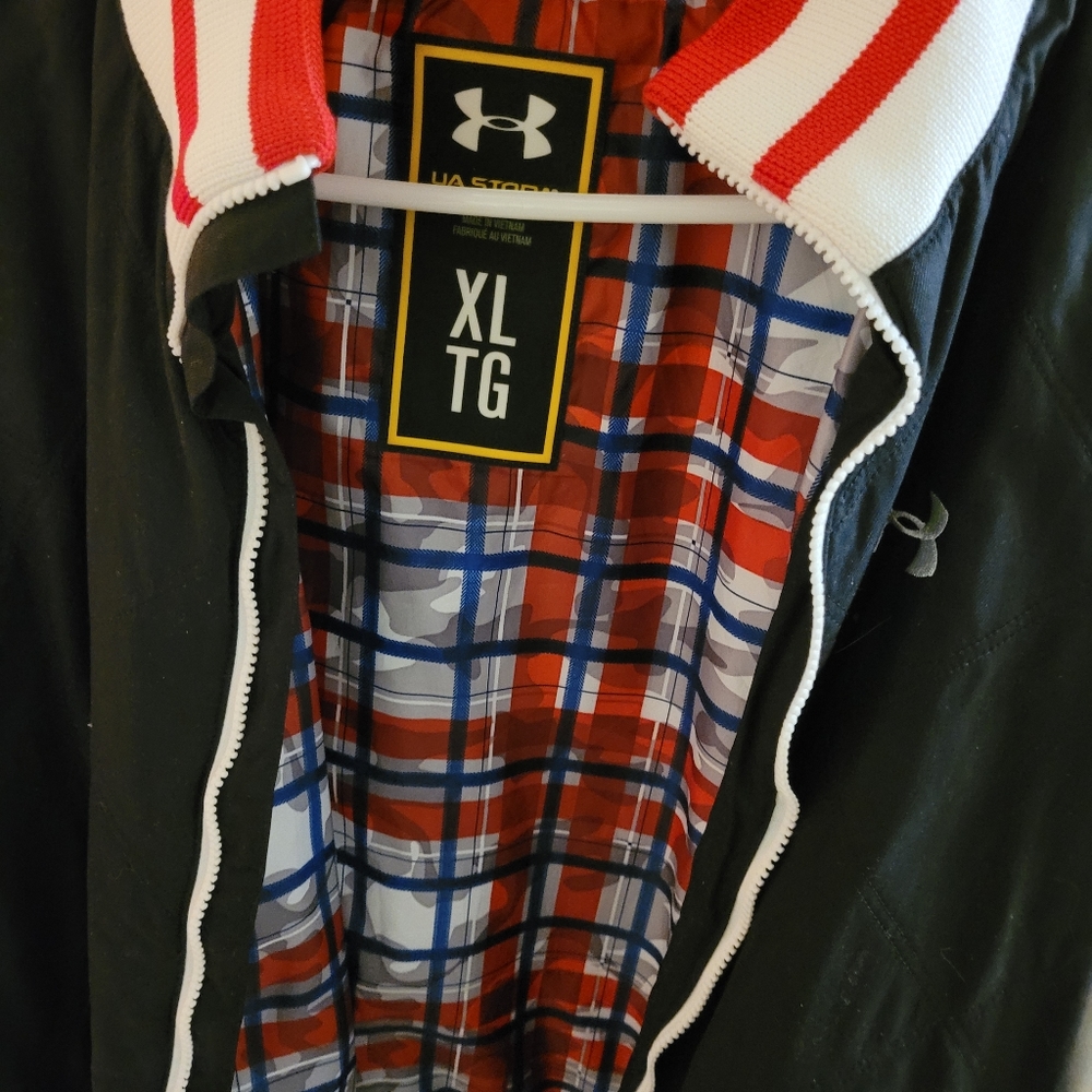Men Under Armour jacket xl